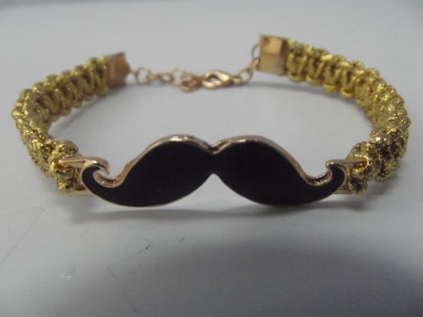 Cód:PS24- Pulseira Bigode Dourada