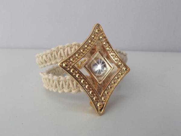Cód:PS14- Pulseira Macramê com Losango Dourado e Strass